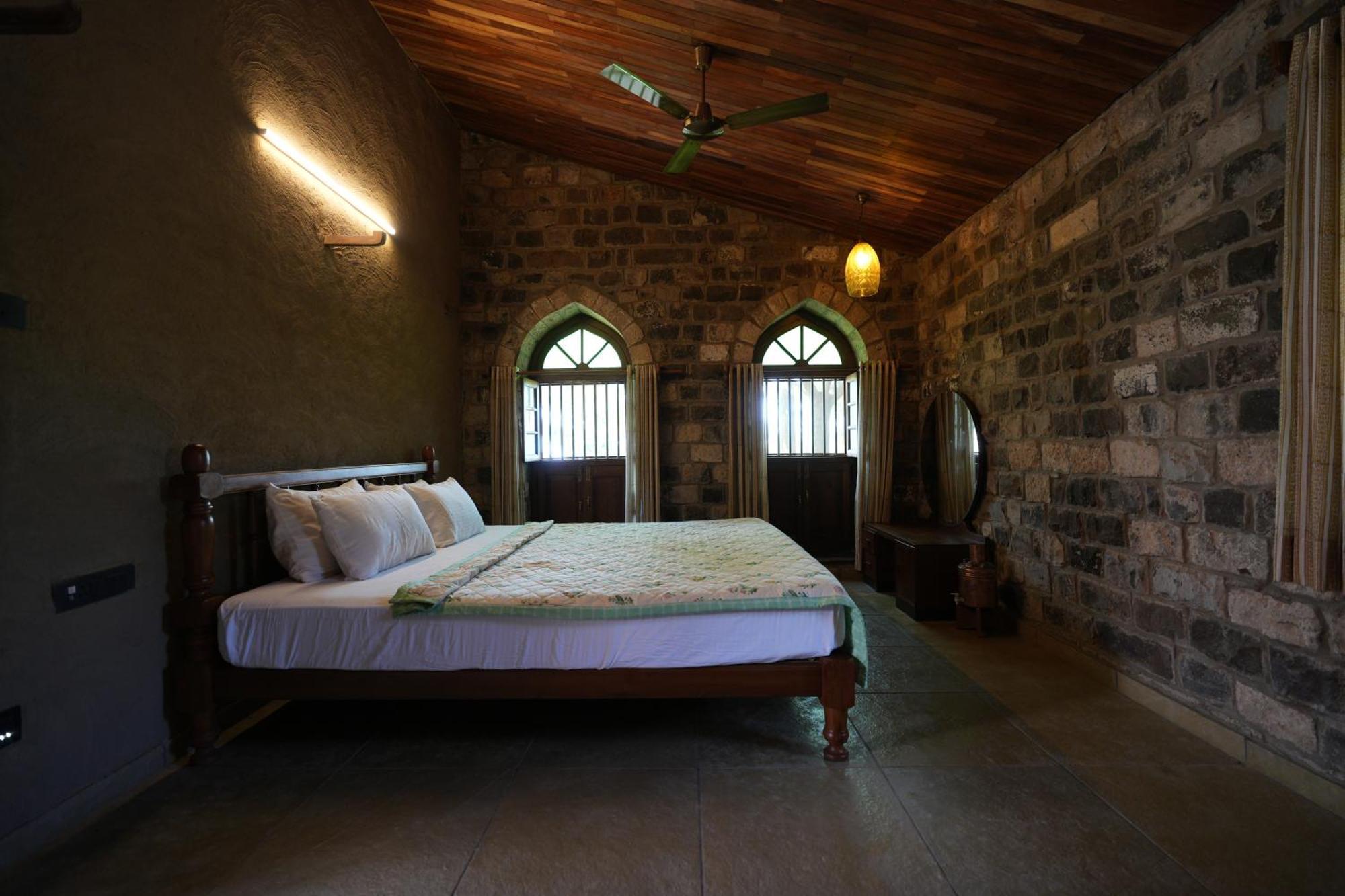 Nisarg Resort Kolhapur Buitenkant foto