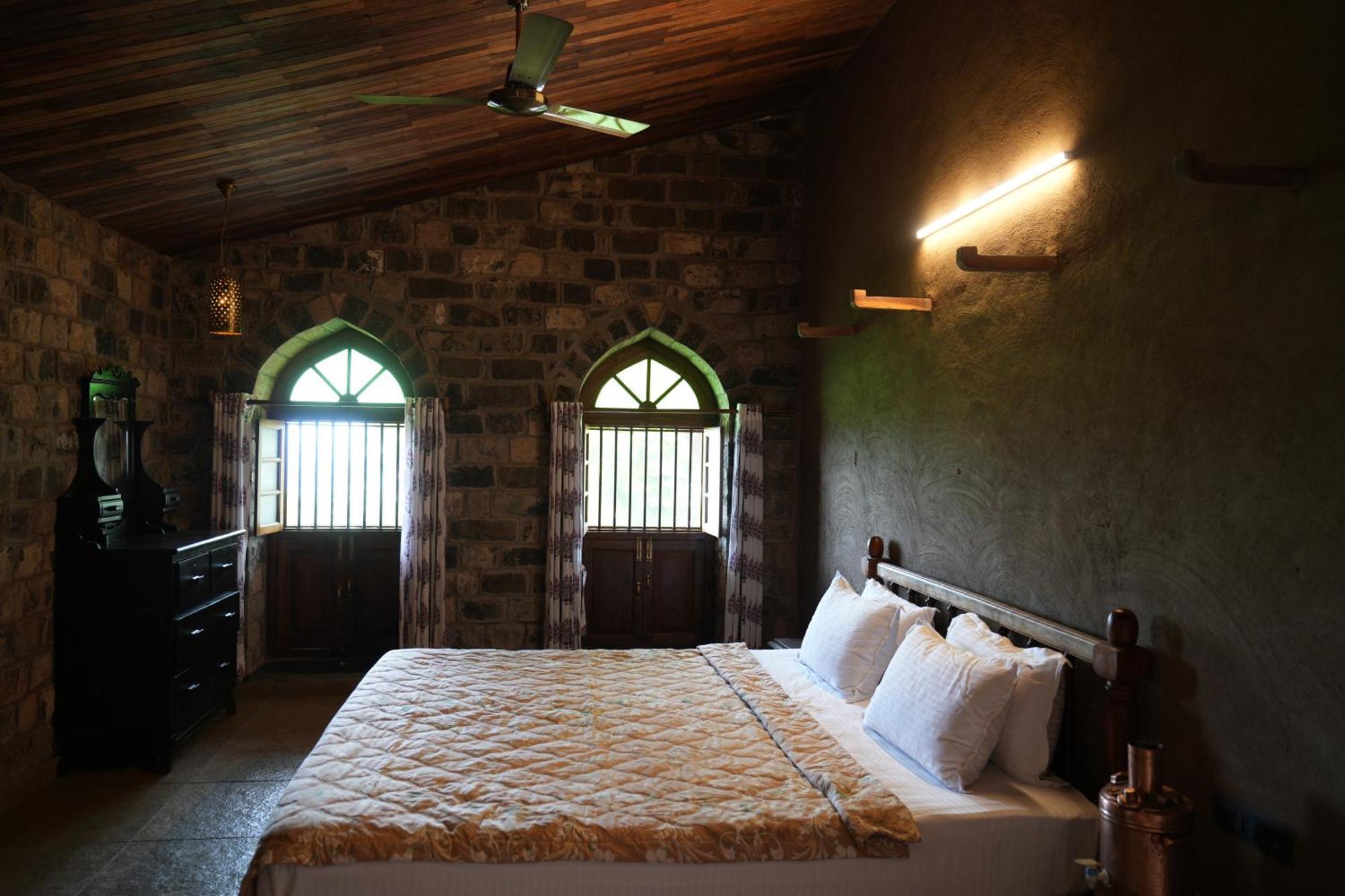 Nisarg Resort Kolhapur Buitenkant foto