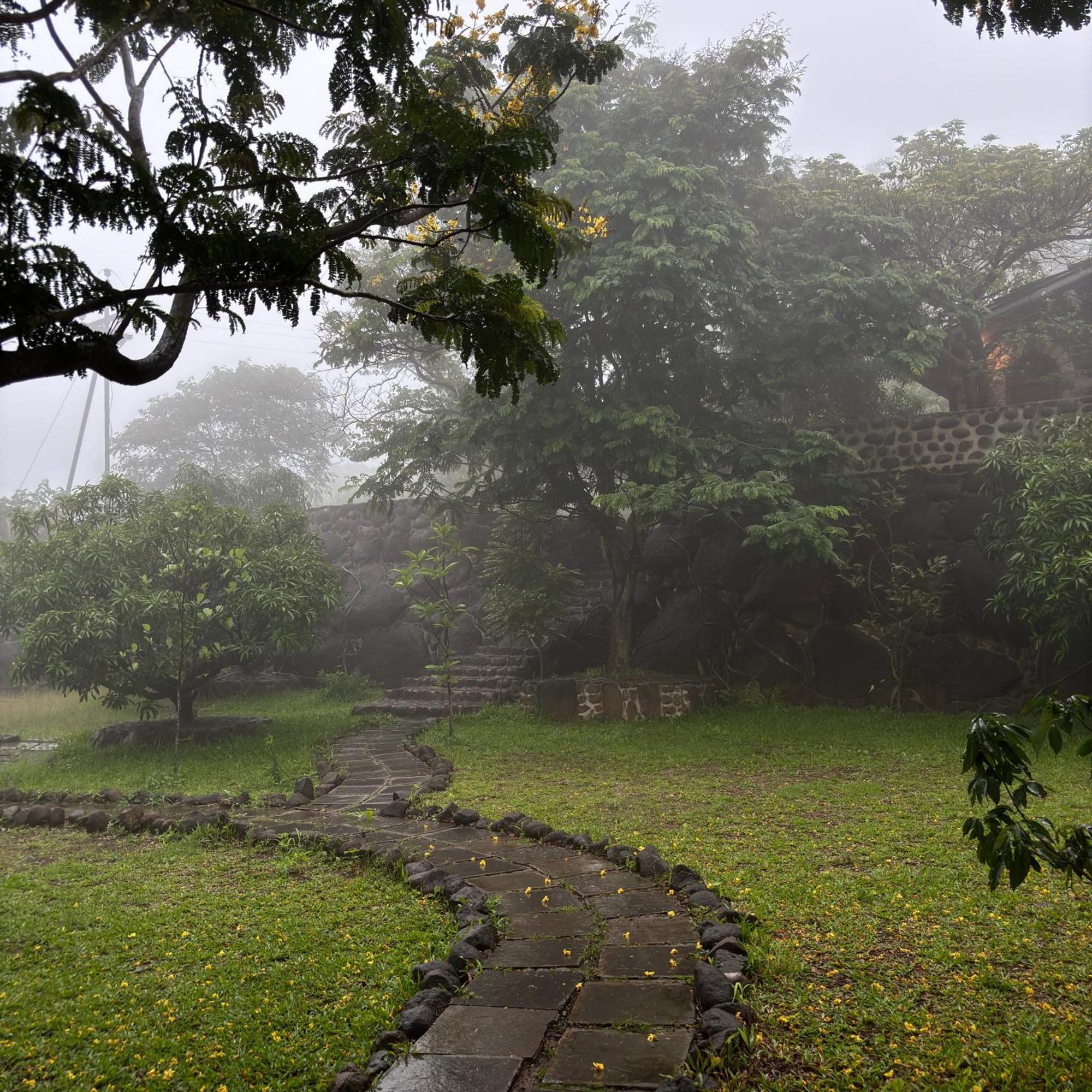 Nisarg Resort Kolhapur Buitenkant foto