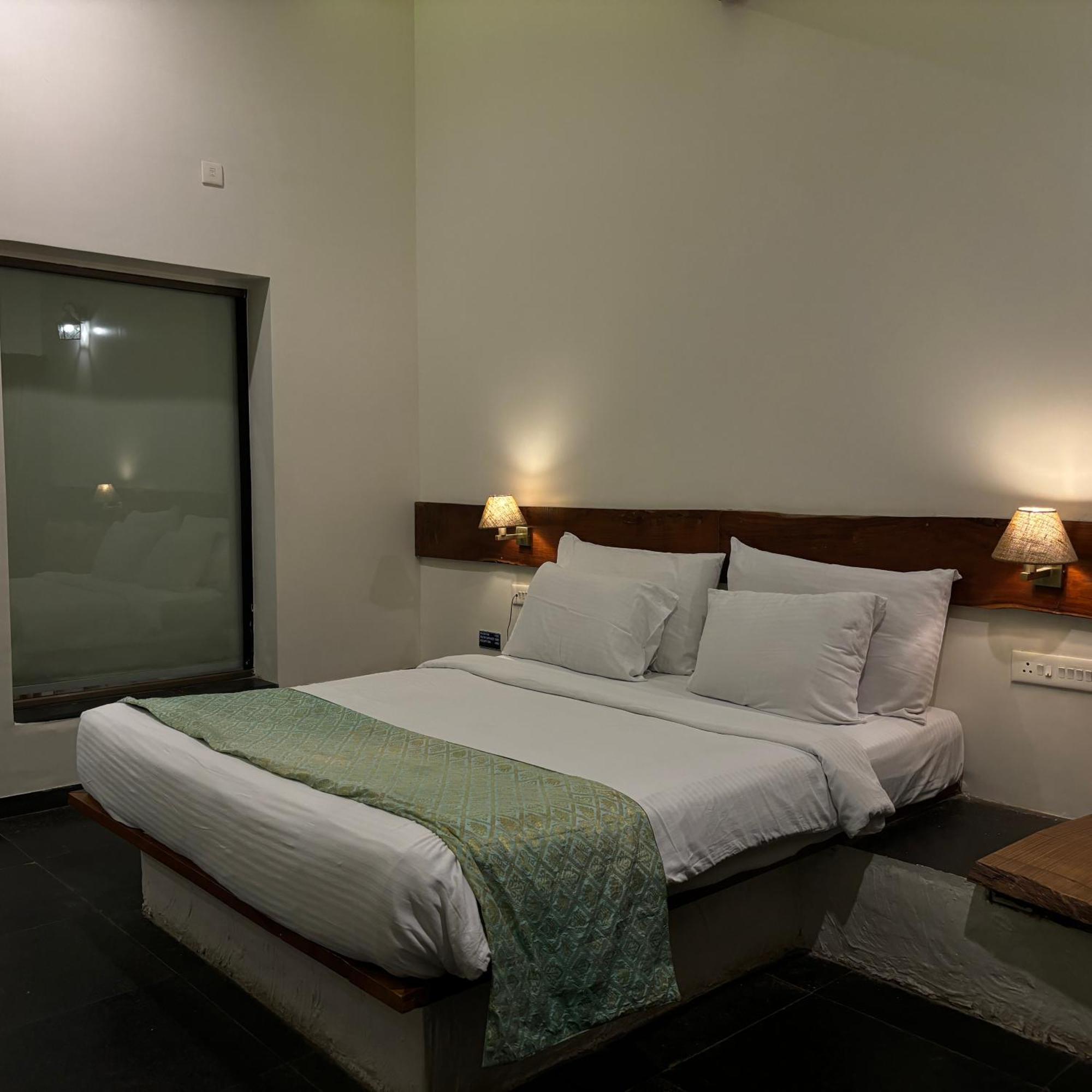 Nisarg Resort Kolhapur Buitenkant foto