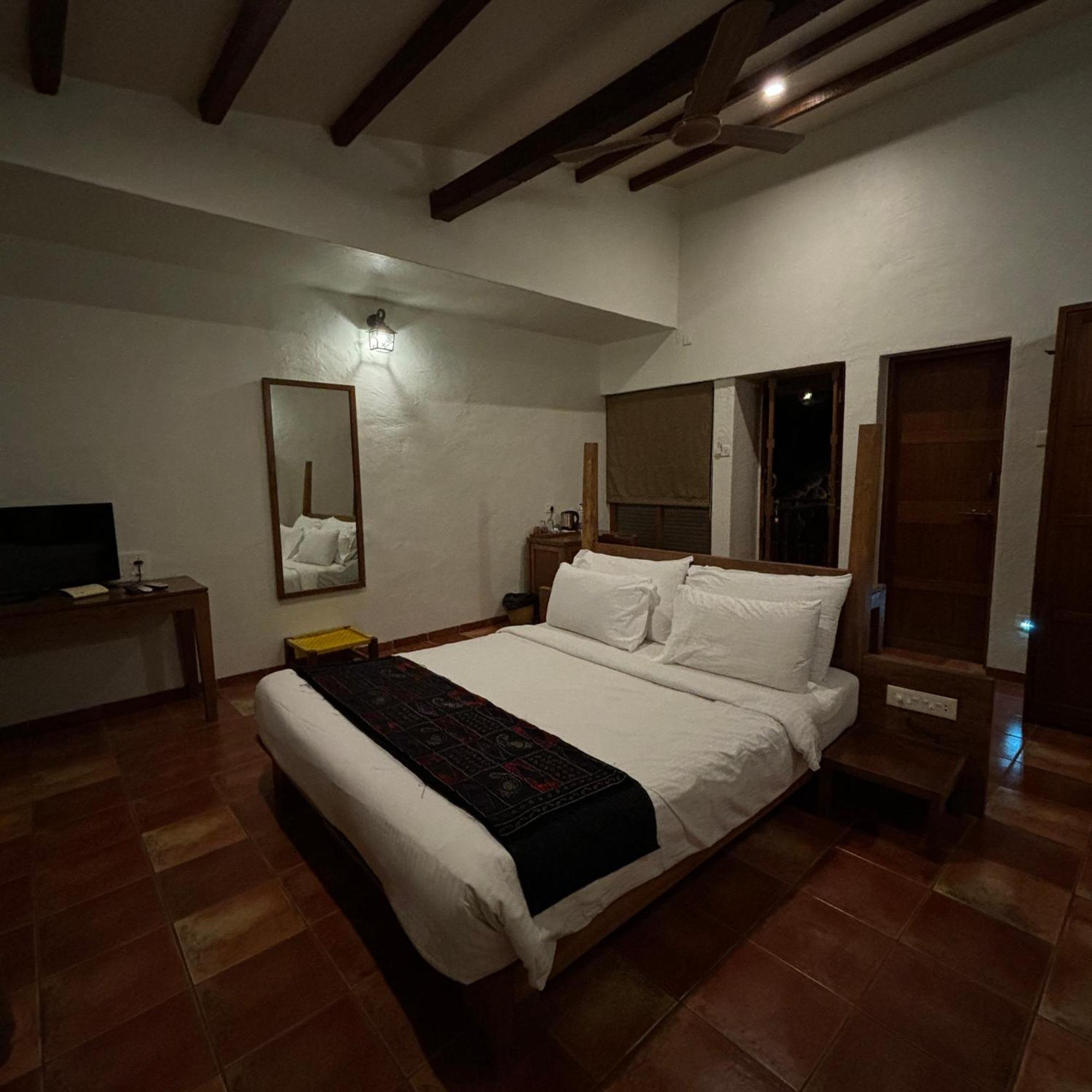 Nisarg Resort Kolhapur Buitenkant foto