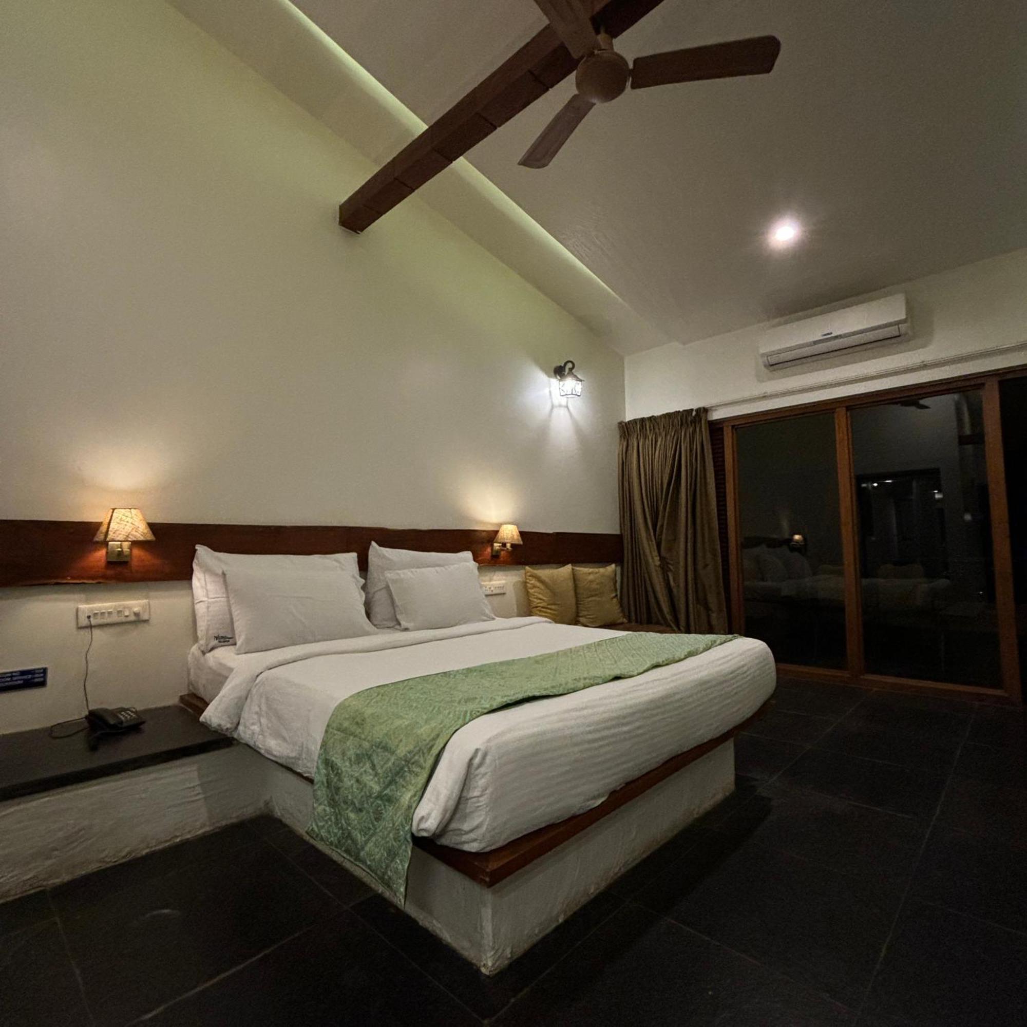Nisarg Resort Kolhapur Buitenkant foto