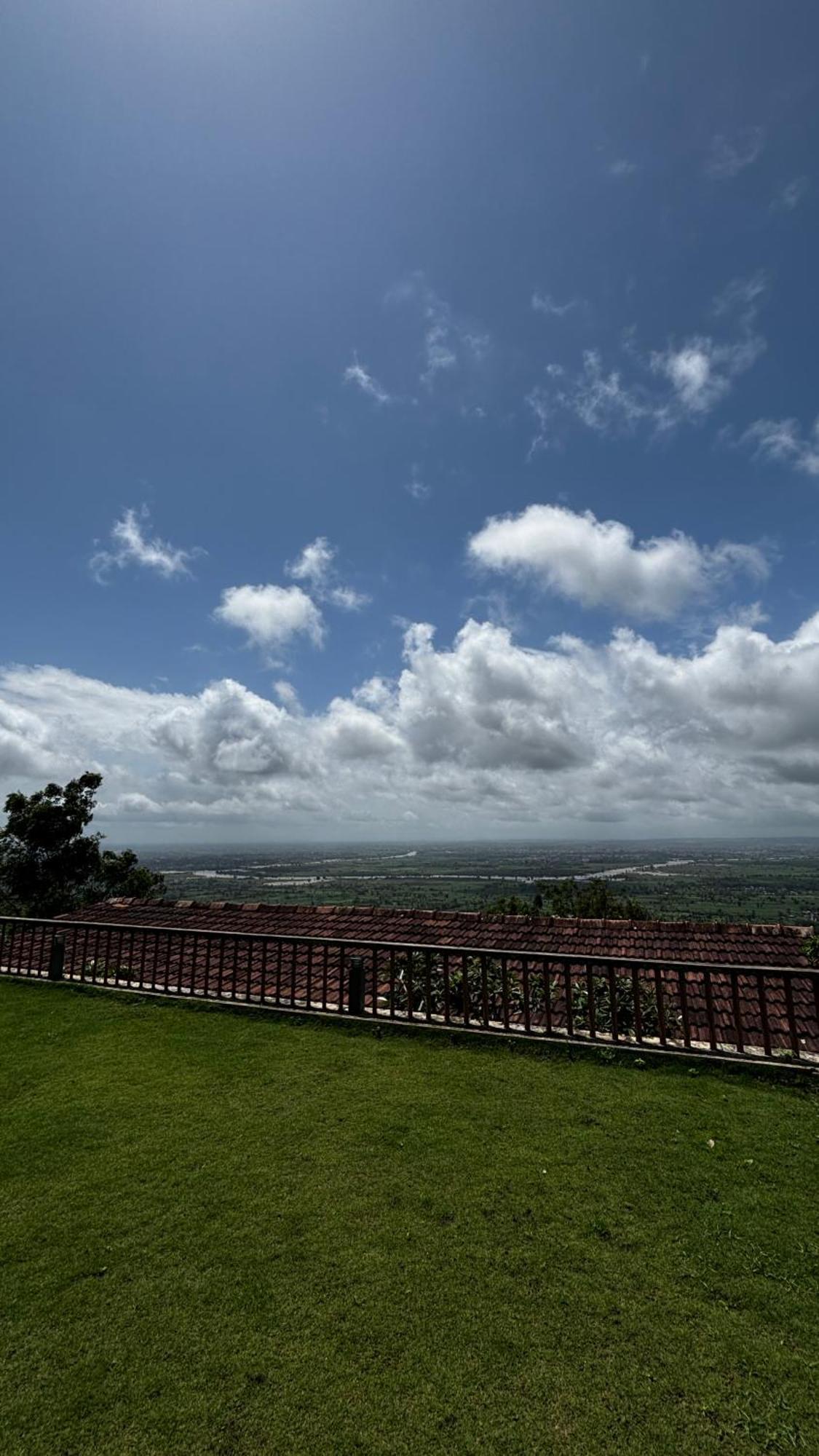 Nisarg Resort Kolhapur Buitenkant foto