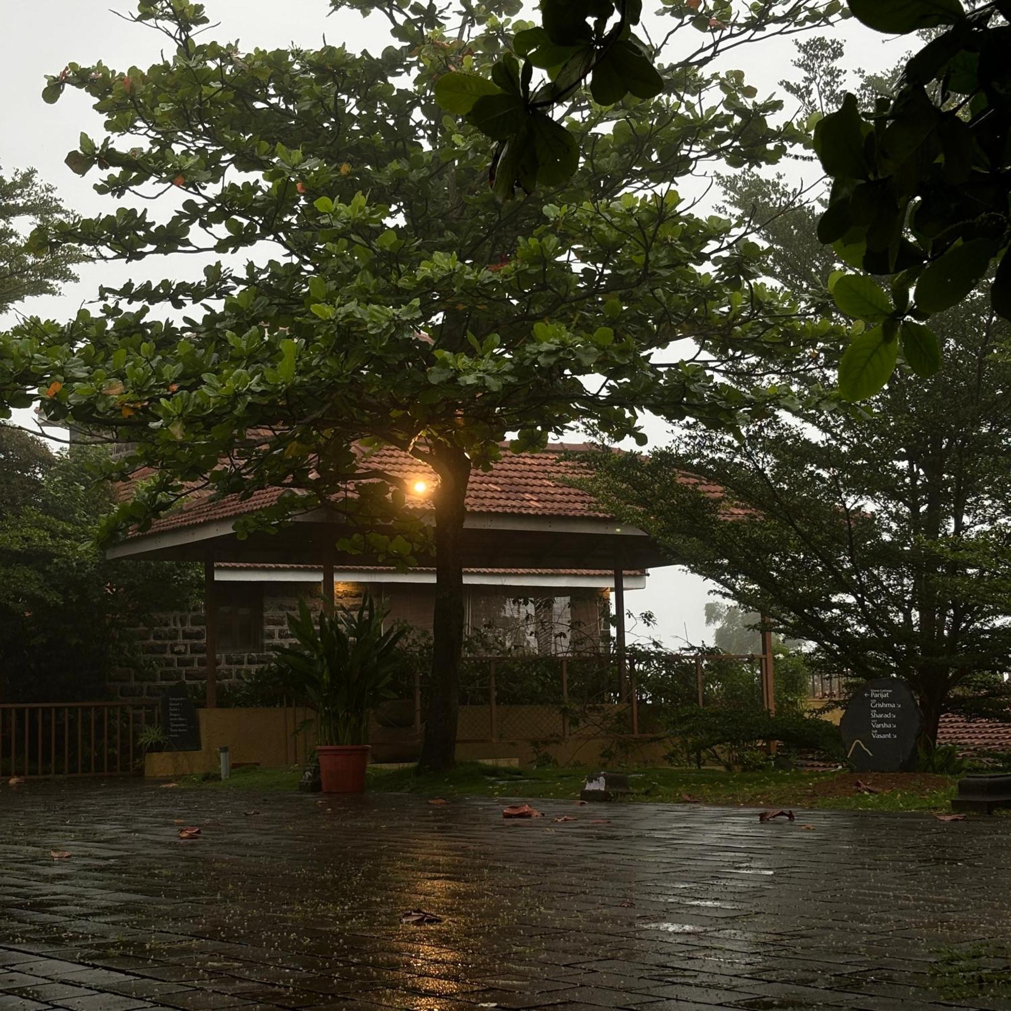 Nisarg Resort Kolhapur Buitenkant foto