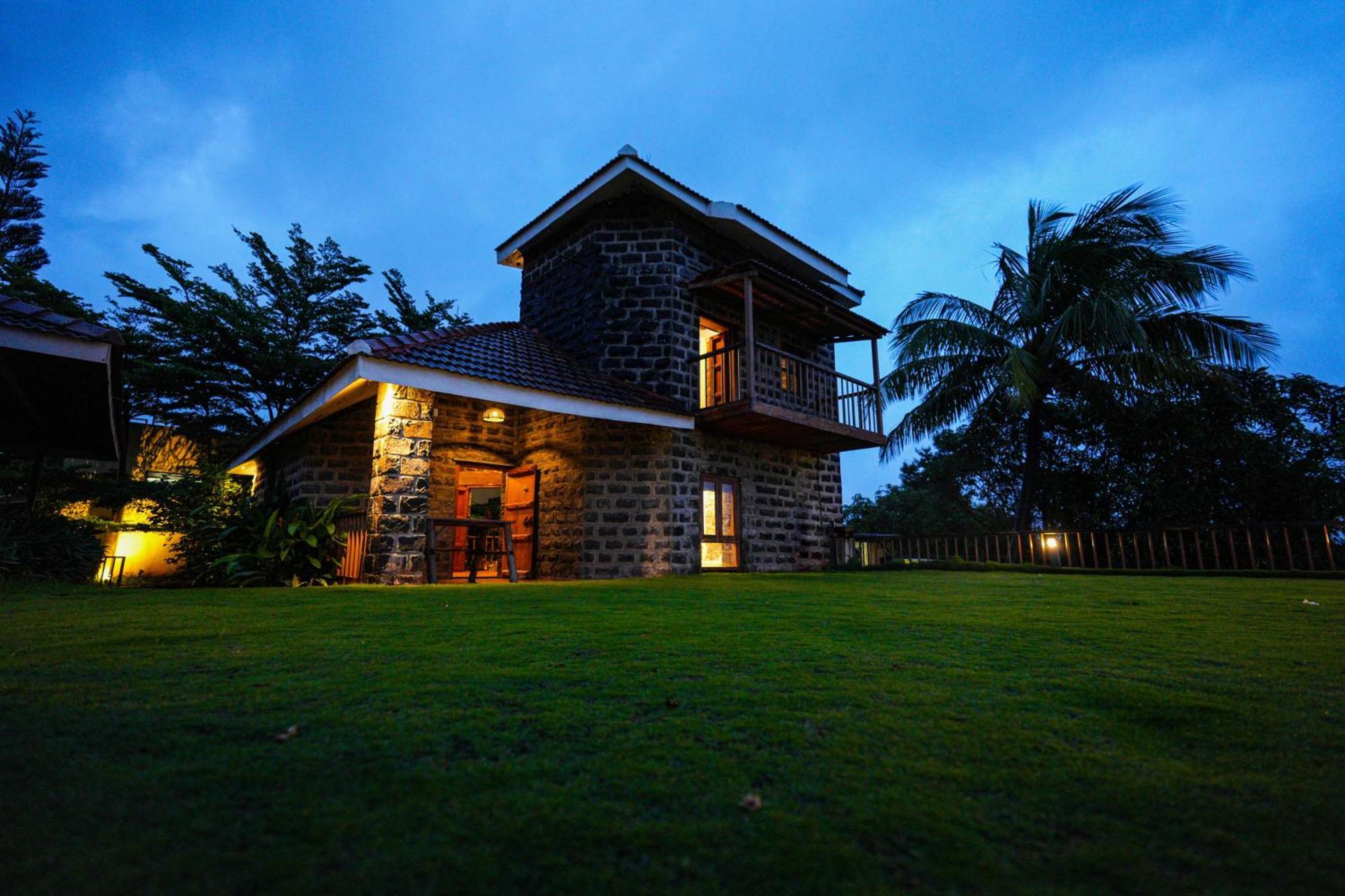 Nisarg Resort Kolhapur Buitenkant foto