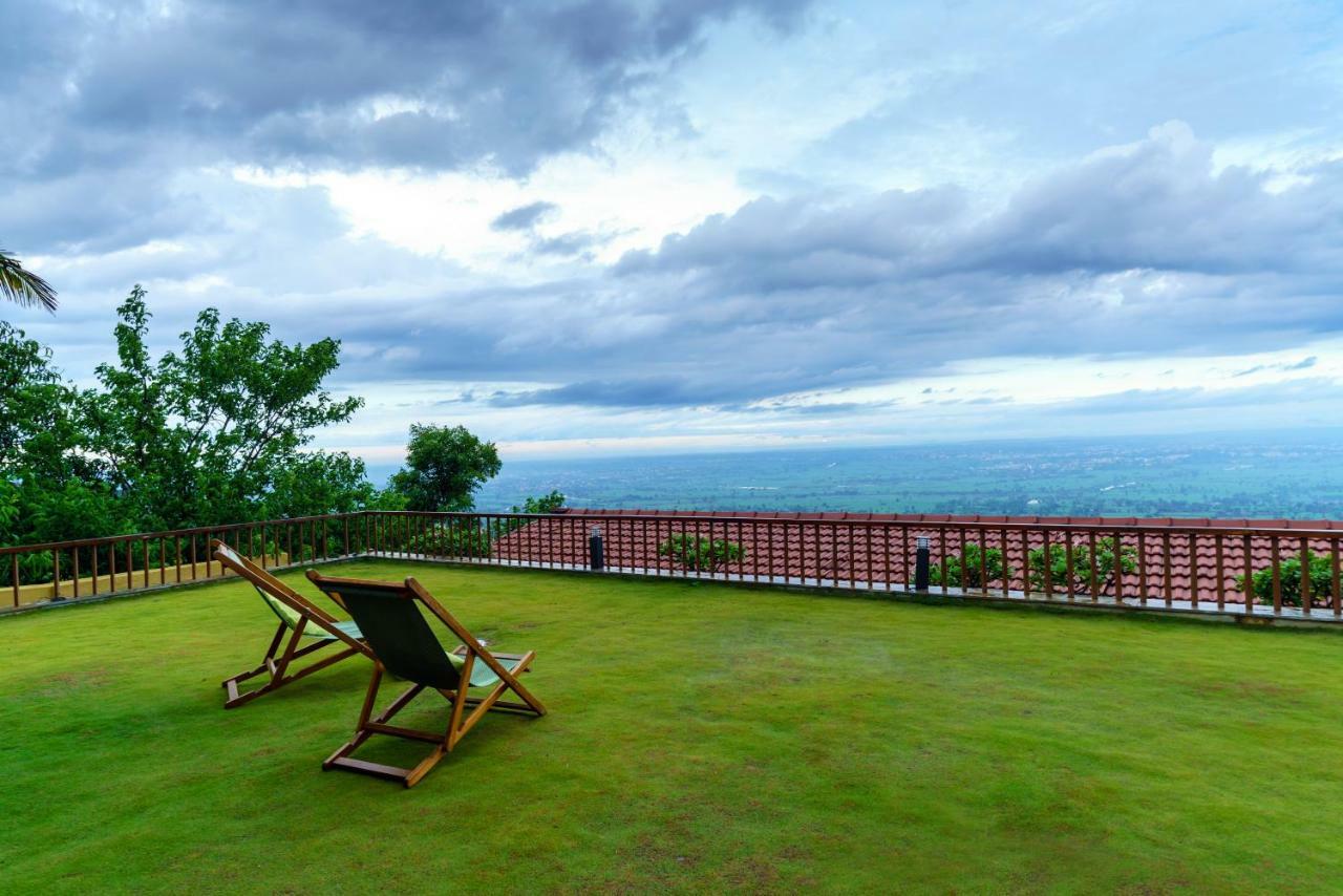 Nisarg Resort Kolhapur Buitenkant foto